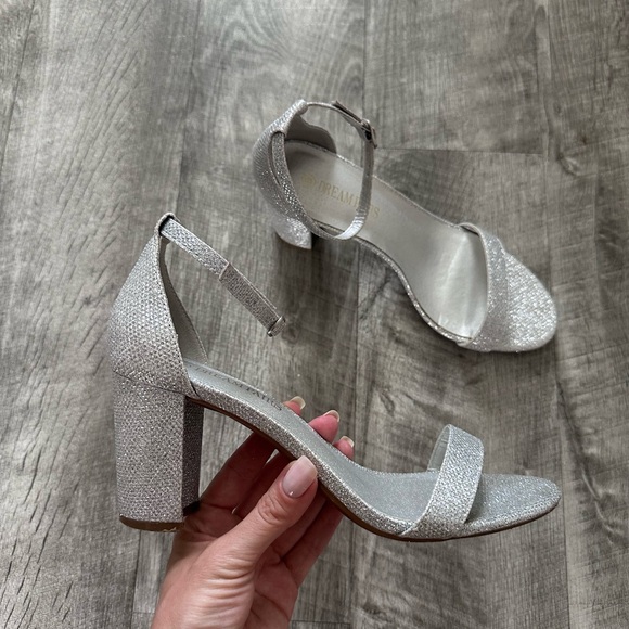 Dream Pairs Ankle Strap Silver Shining Chunky Heels Sandals Size 8 - Picture 5 of 8